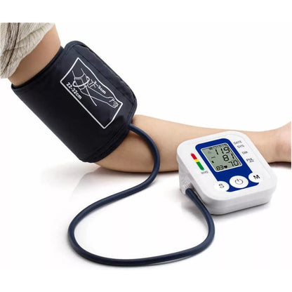 Tensiómetro Digital De Brazo Okshop Automático Con Medición De Frecuencia Cardíaca Blanco