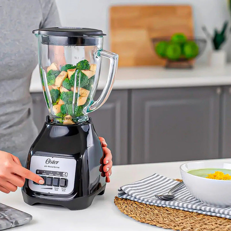 Licuadora Oster De 1.5 L Con Vaso De Vidrio, 2 Velocidades Y Cuchilla De Acero Inoxidable Color Verde